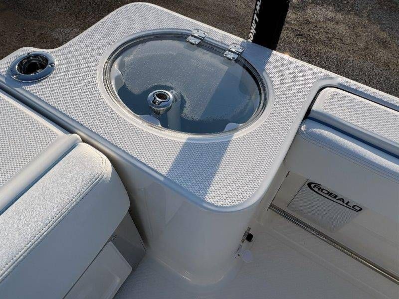 2026 Robalo R230 Center Console - 29