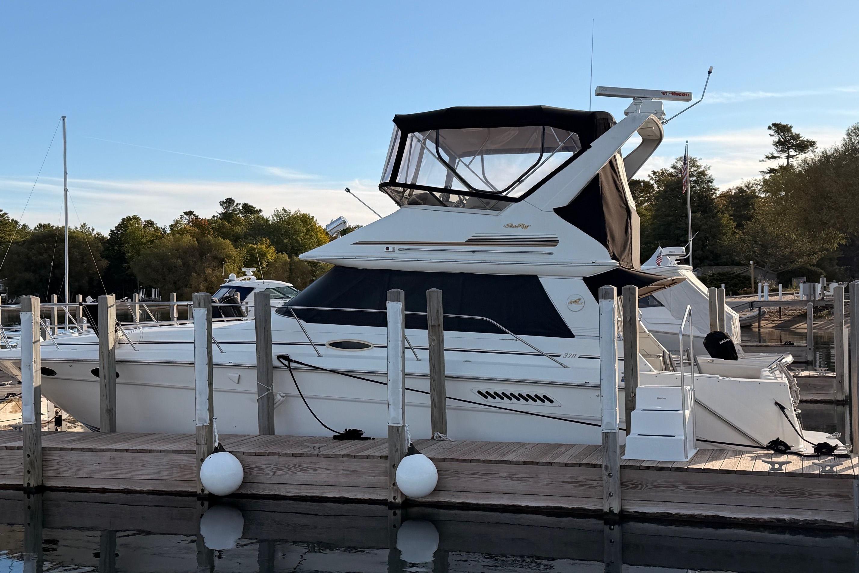 1995 Sea Ray 370 Sedan Bridge