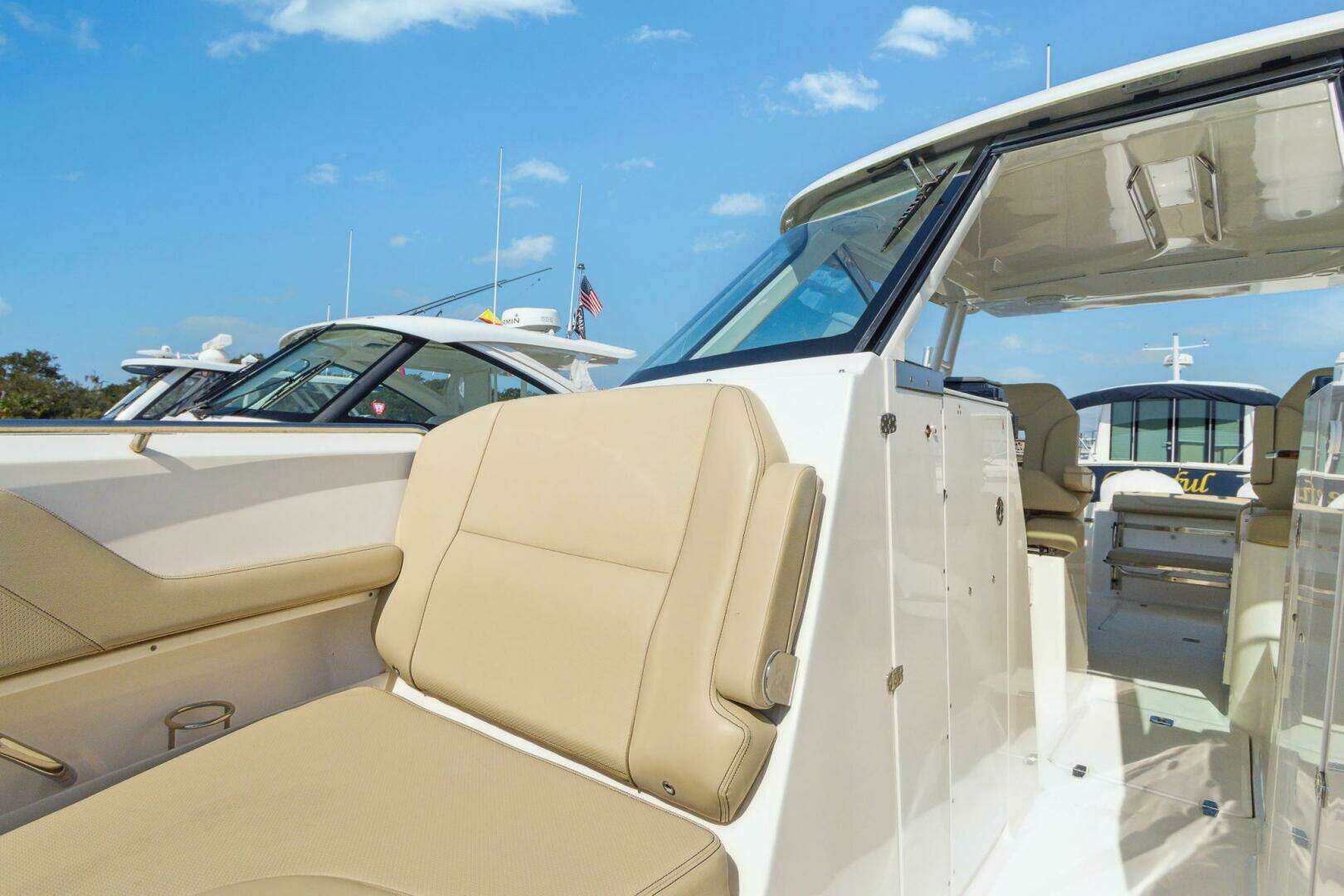 2018 Pursuit 325 DC - Image 23