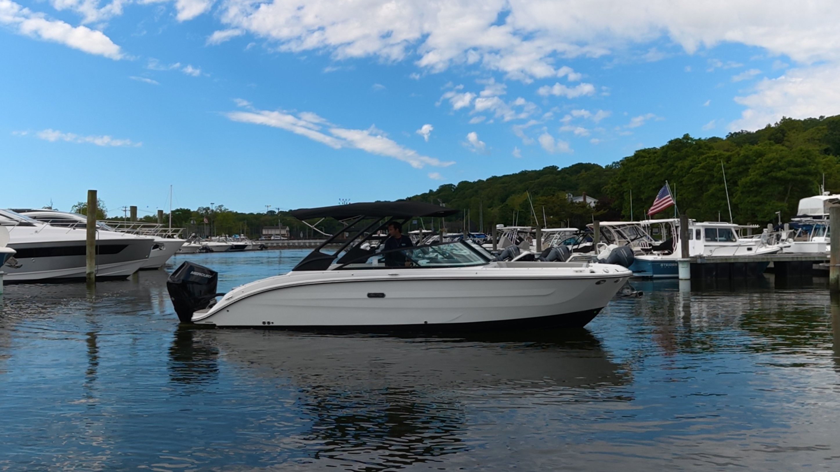 2025 Sea Ray SDX 270 Outboard