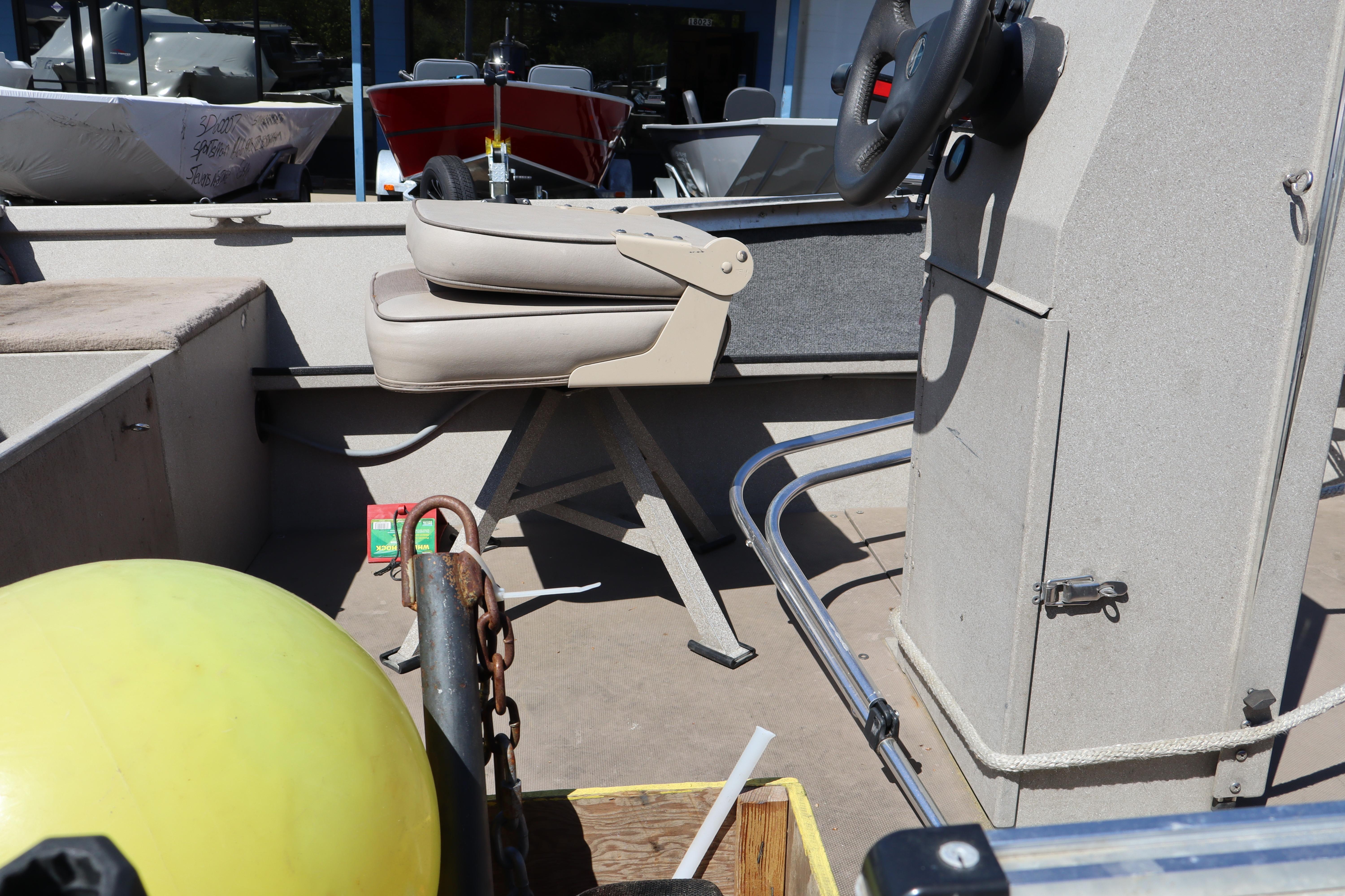 2002 Alumaweld SUPER VEE LS boat interior with steering console and seating.