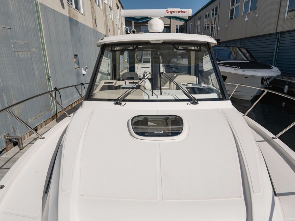 2020 Boston Whaler 325 CONQUEST PH - 6