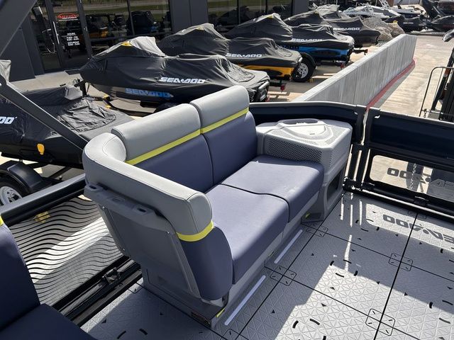 2026 Sea-Doo Switch Cruise Limited™ 21 - 300 hp - Double Bimini - 20
