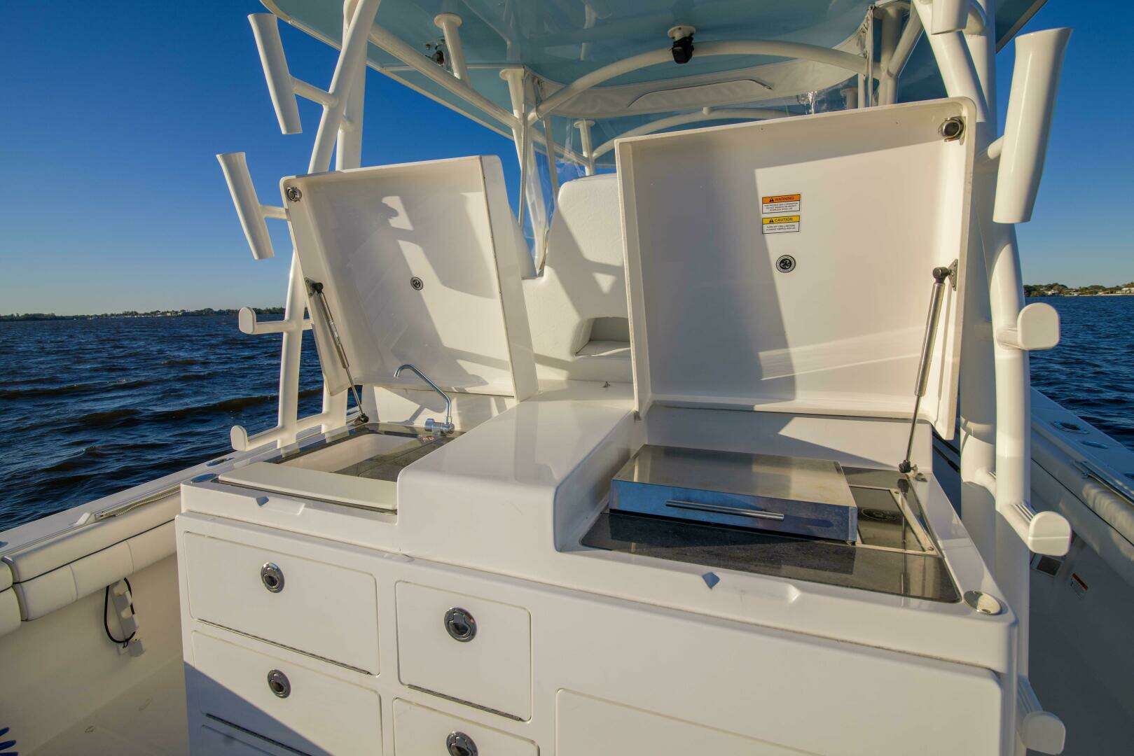 2016 Regulator 41 Center Console - Image 33