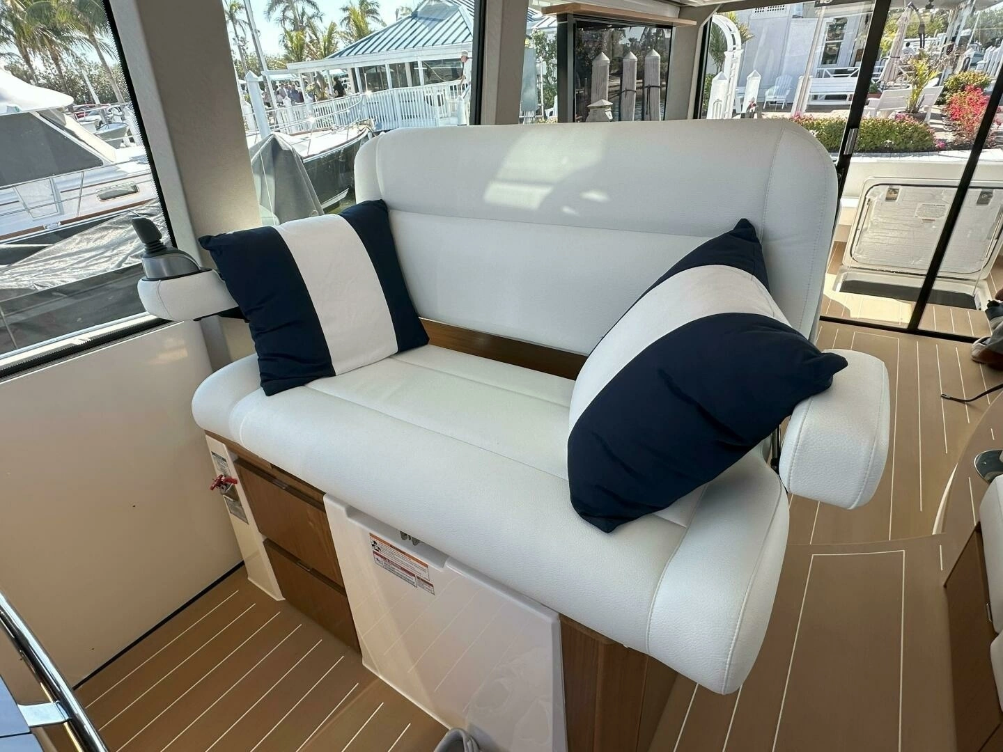 2025 Tiara Yachts EX 60 - Image 20