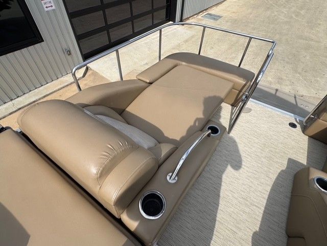 2016 Bennington 2575 QCW - 15