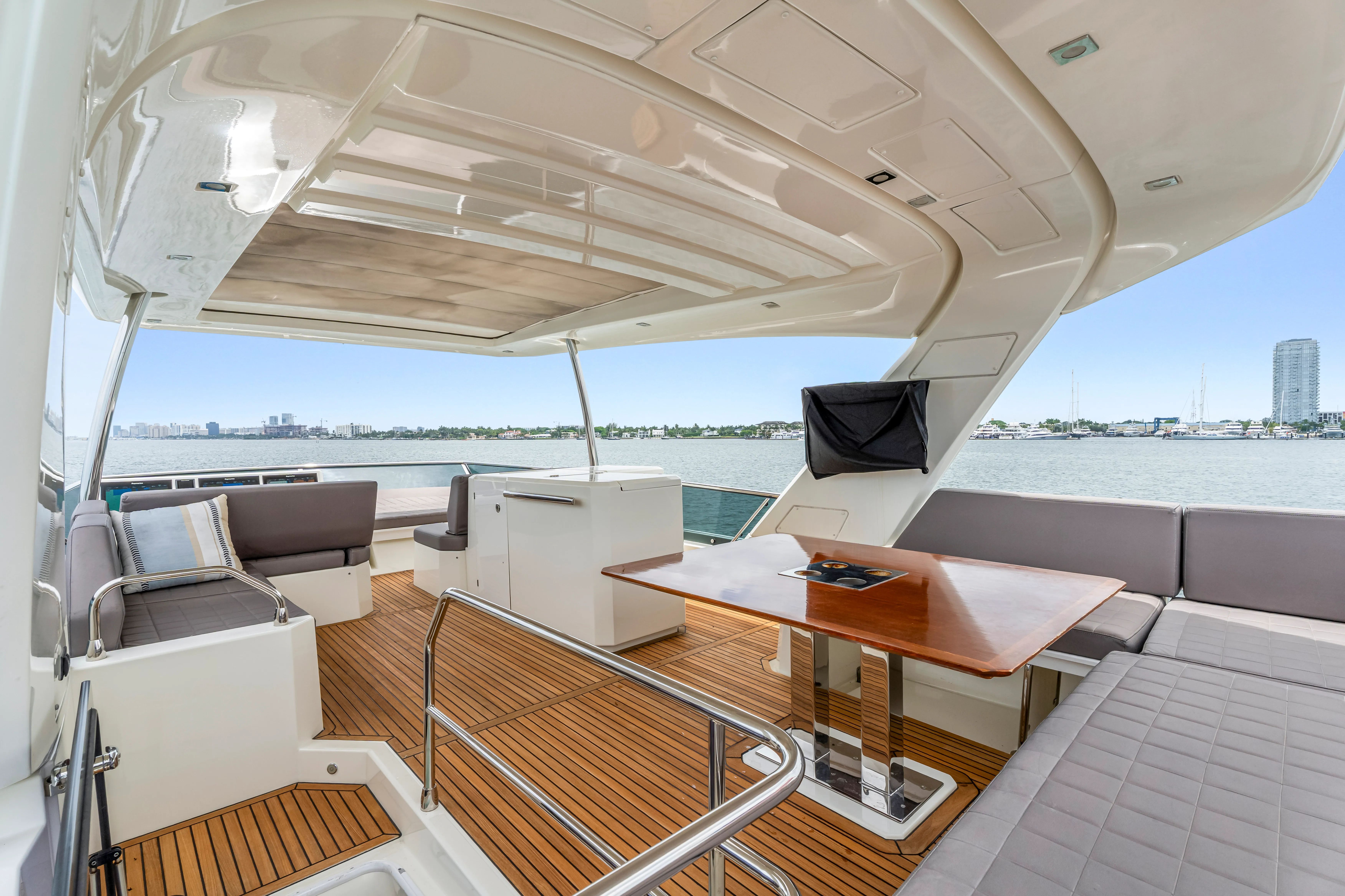 2018 Prestige 630 - Image 43