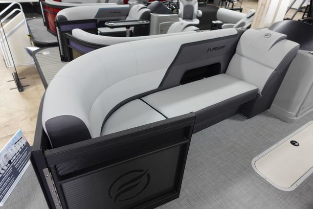 2025 Flagship Pontoons D25CU XT Tritoon - 7