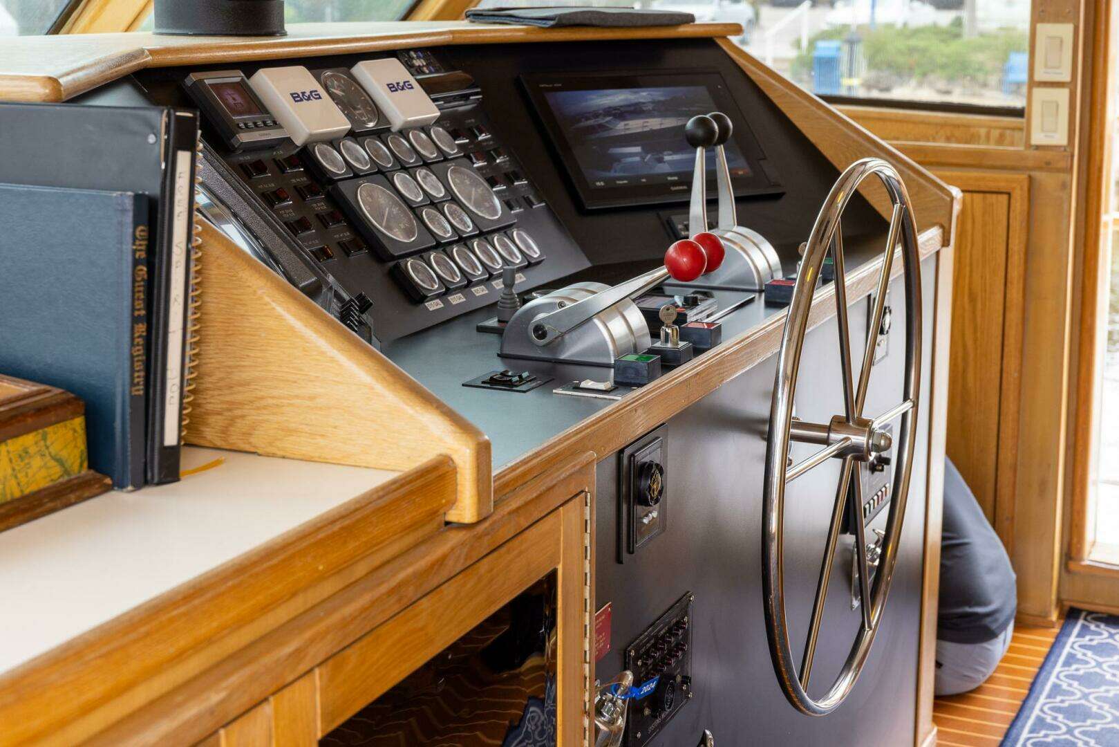 1989 Hatteras 80 Cockpit Motor Yacht - Image 11