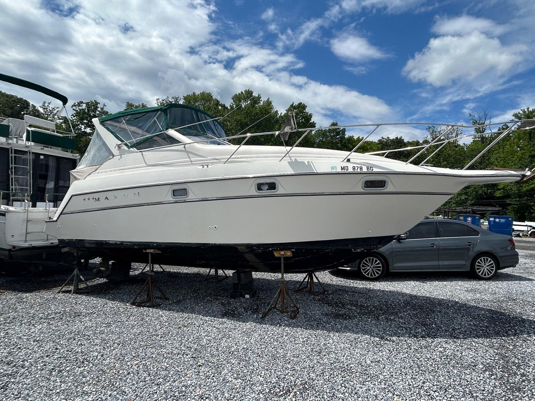 1998 Maxum 2800 SCR