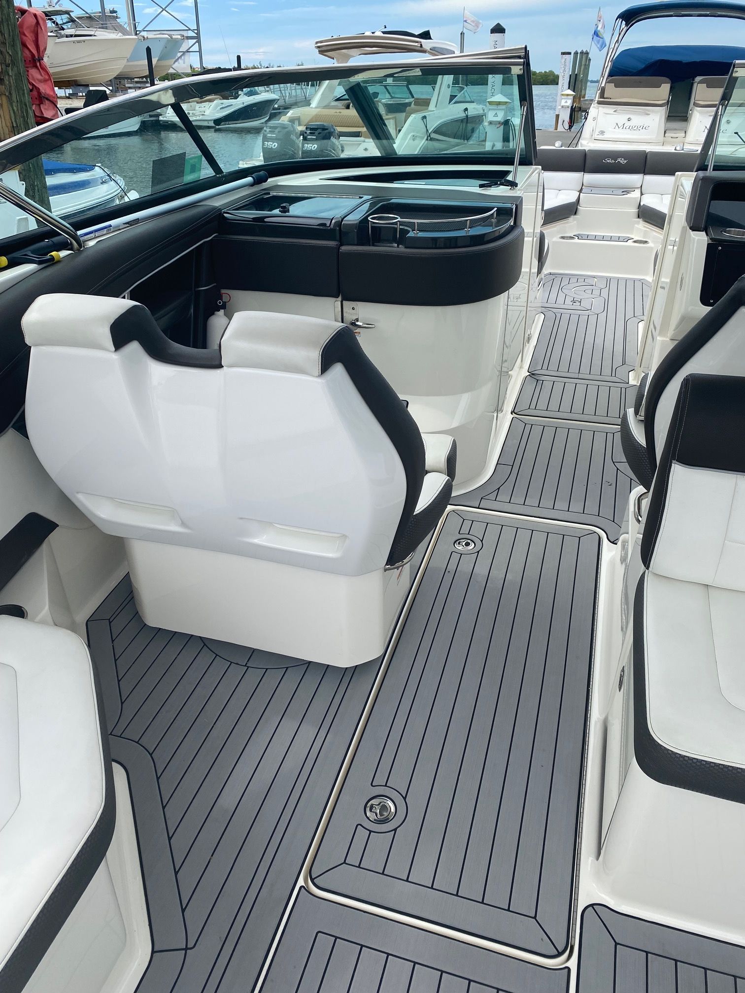 2016 Sea Ray SLX 350 - 7