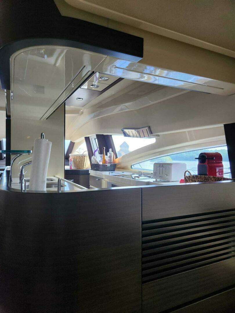 2014 Azimut Flybridge - Image 44