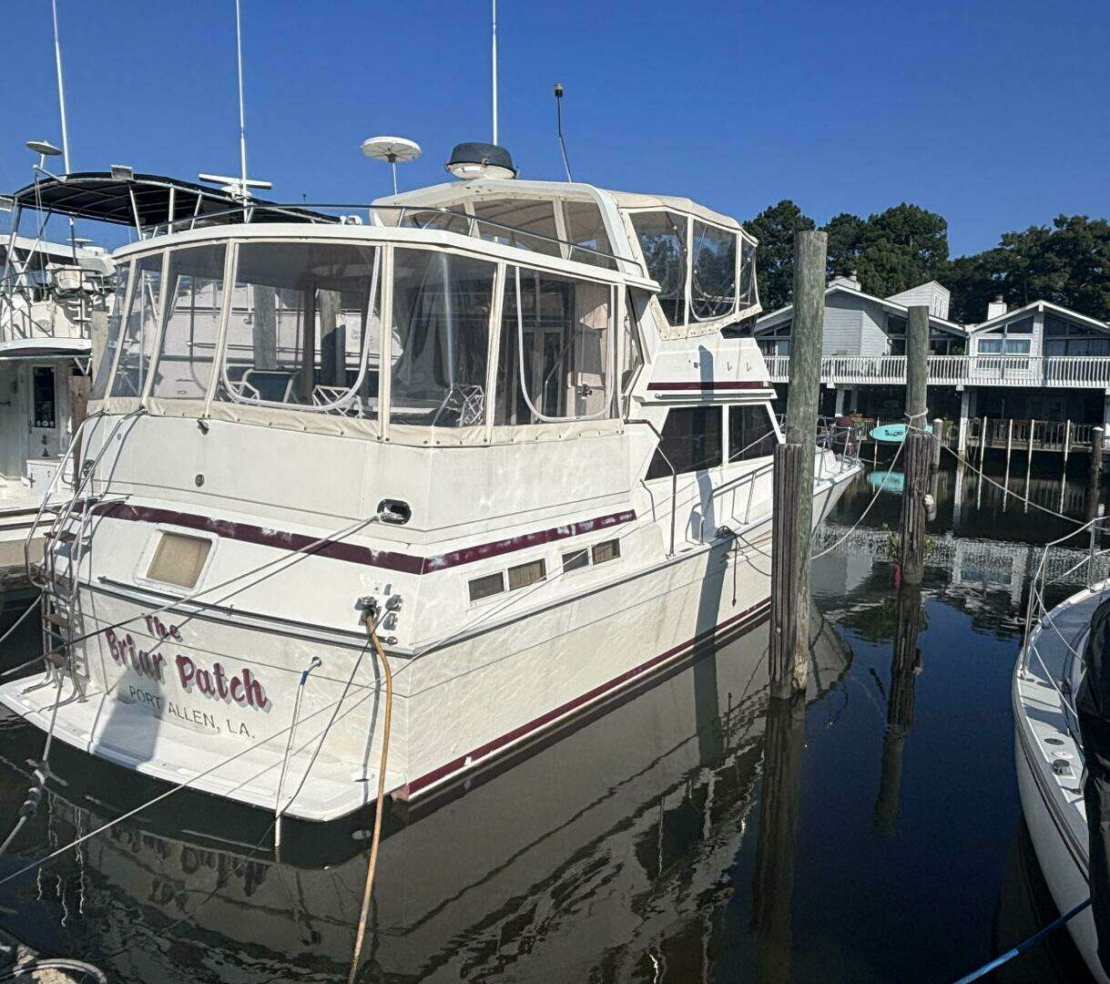 1988 Viking Motor Yacht - Image 3