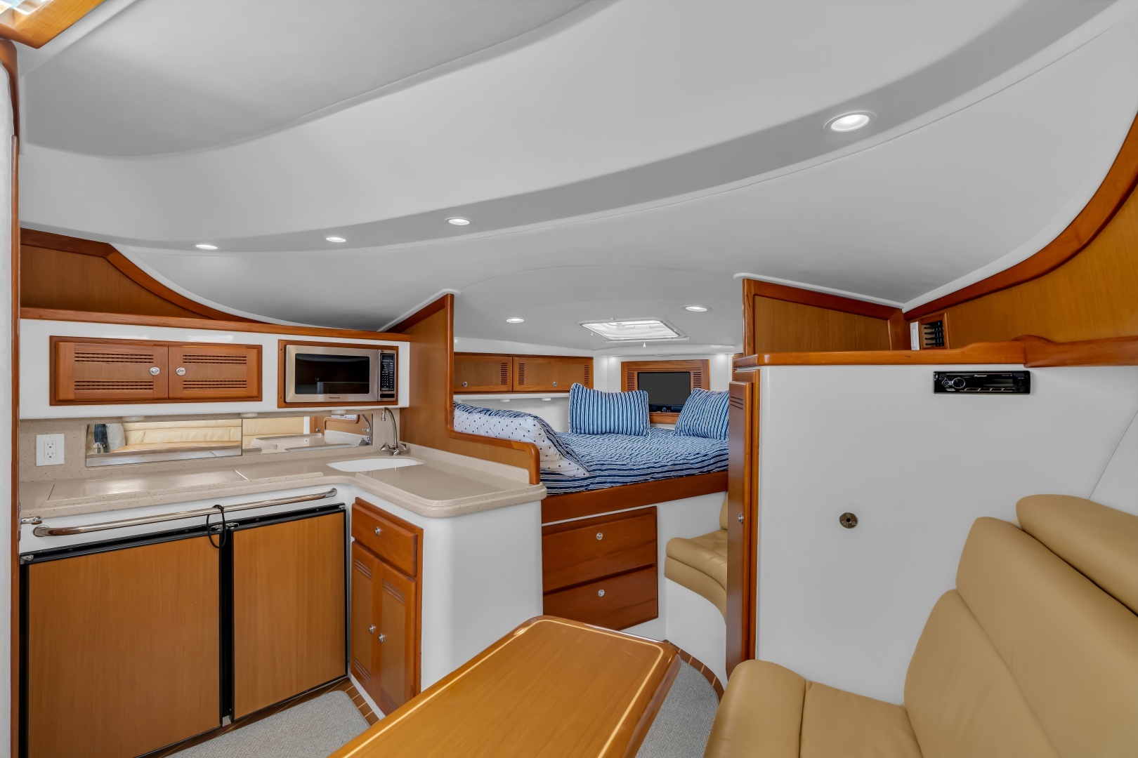 2005 Cabo 35 Express - Image 8