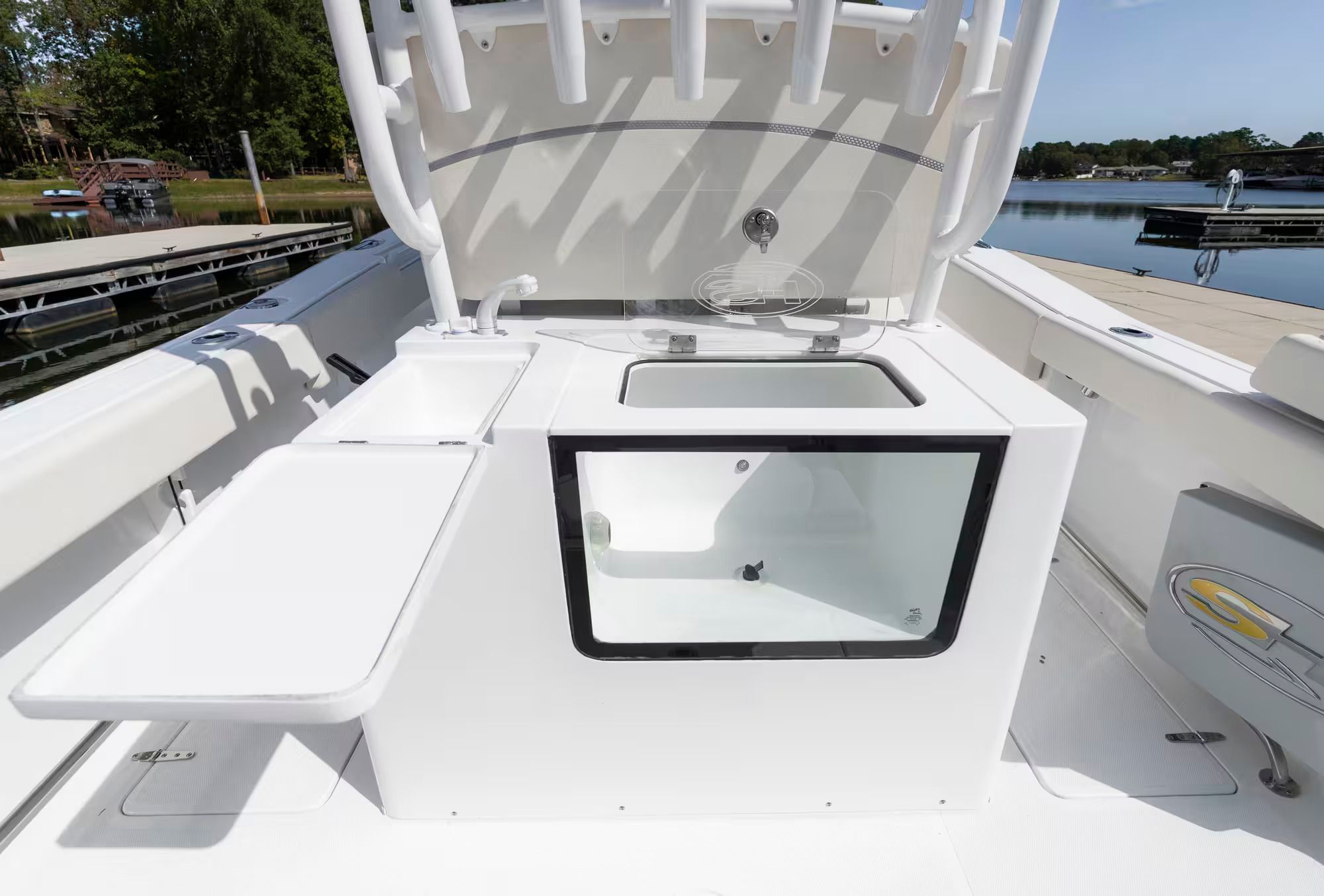 2027 Sea Hunt Gamefish 28 Coffin Box - 15