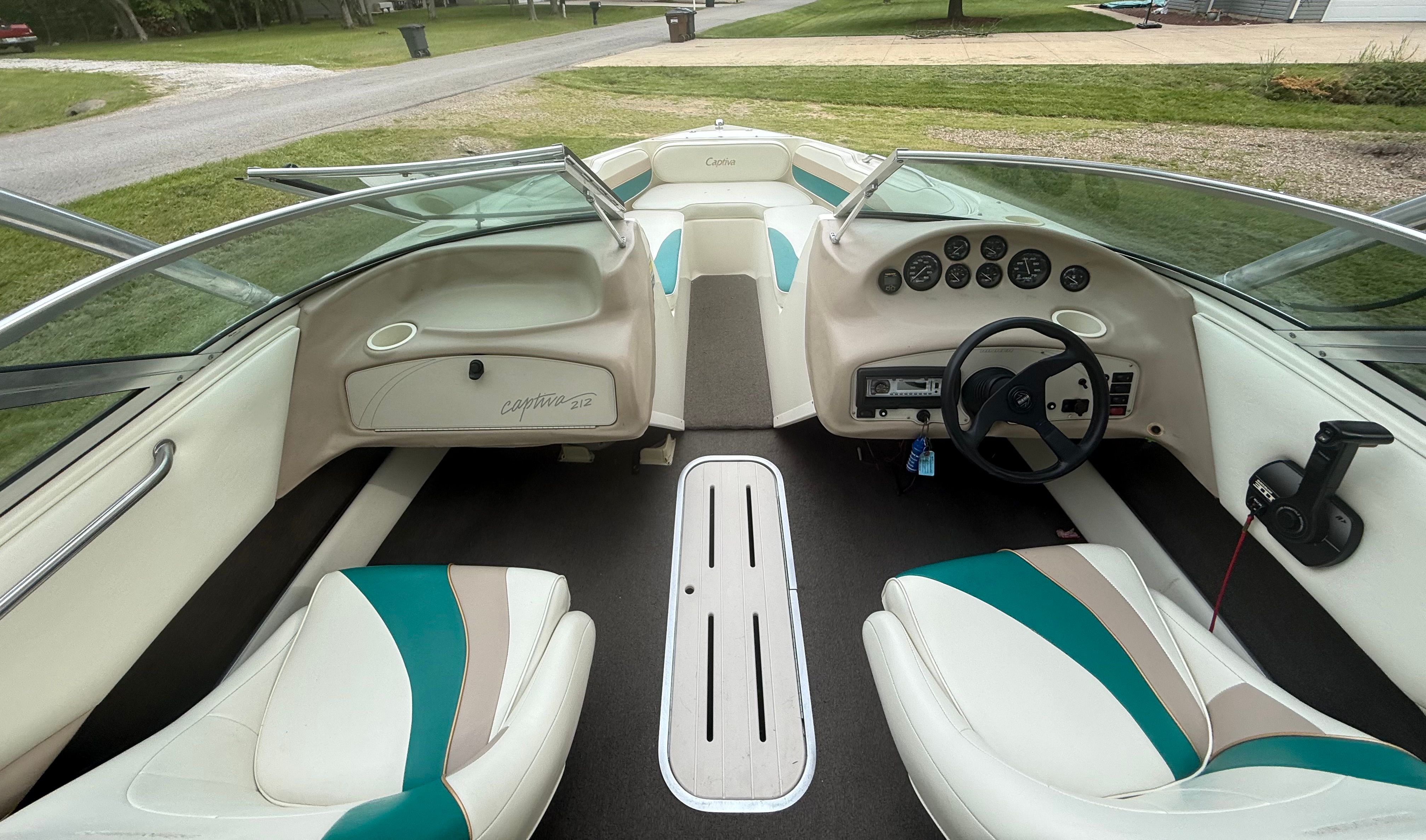 1995 Rinker 212 Captiva Bowrider - 19