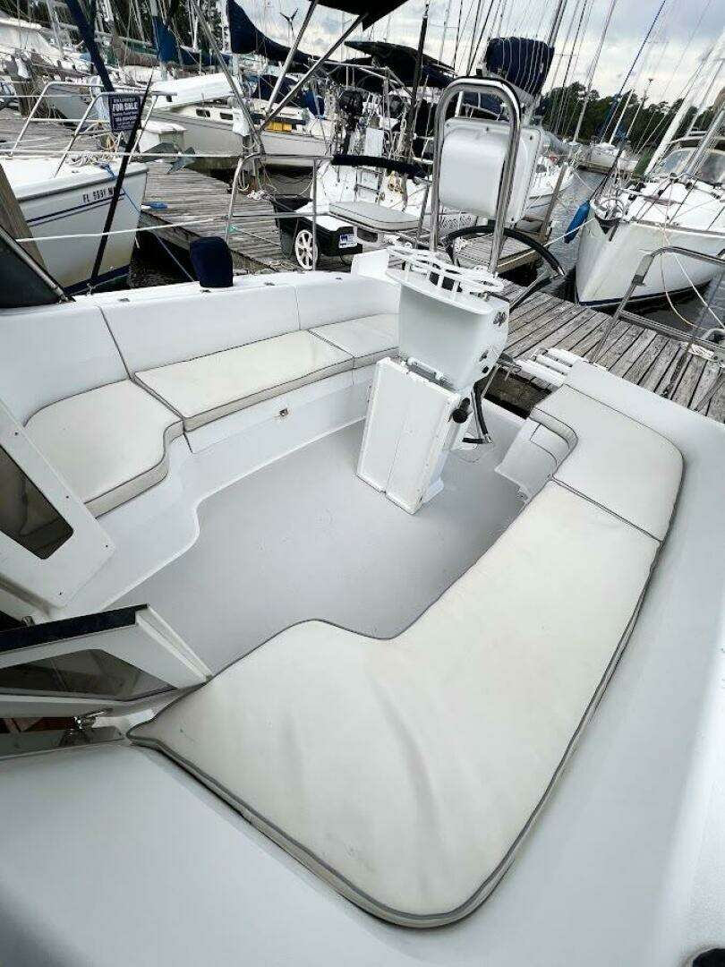 2007 Catalina 350 MK II - Image 5