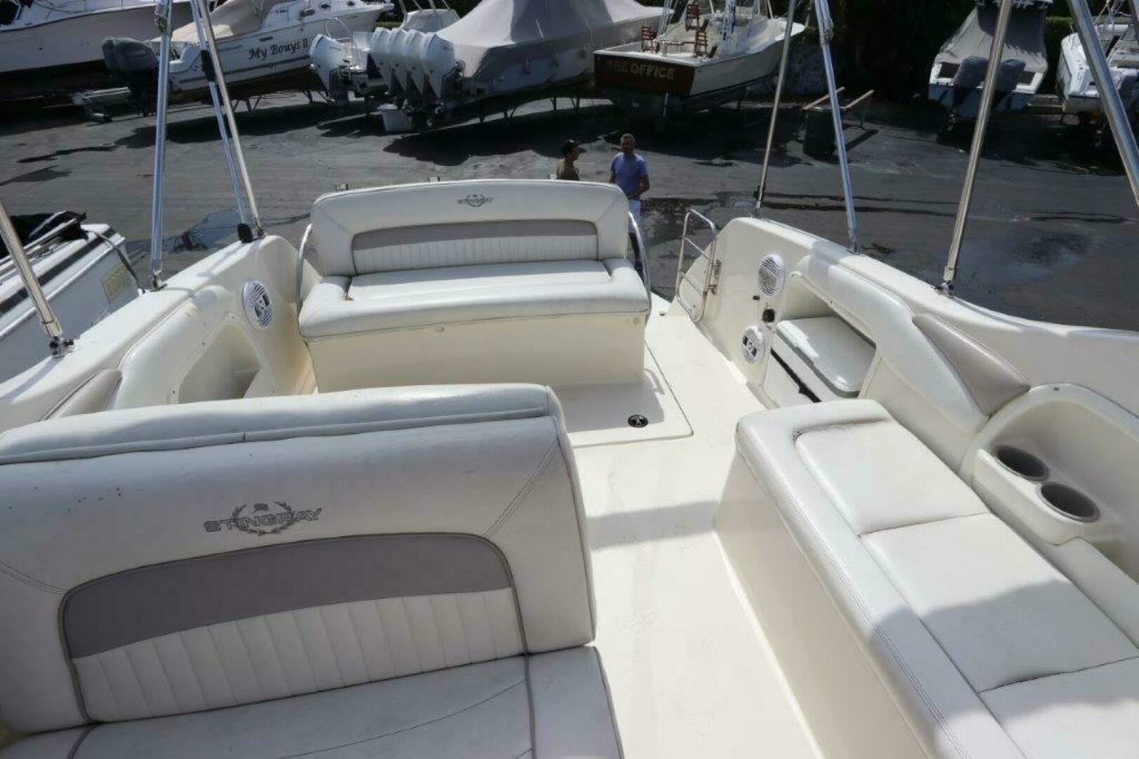 2006 Stingray 240 CS - Image 13