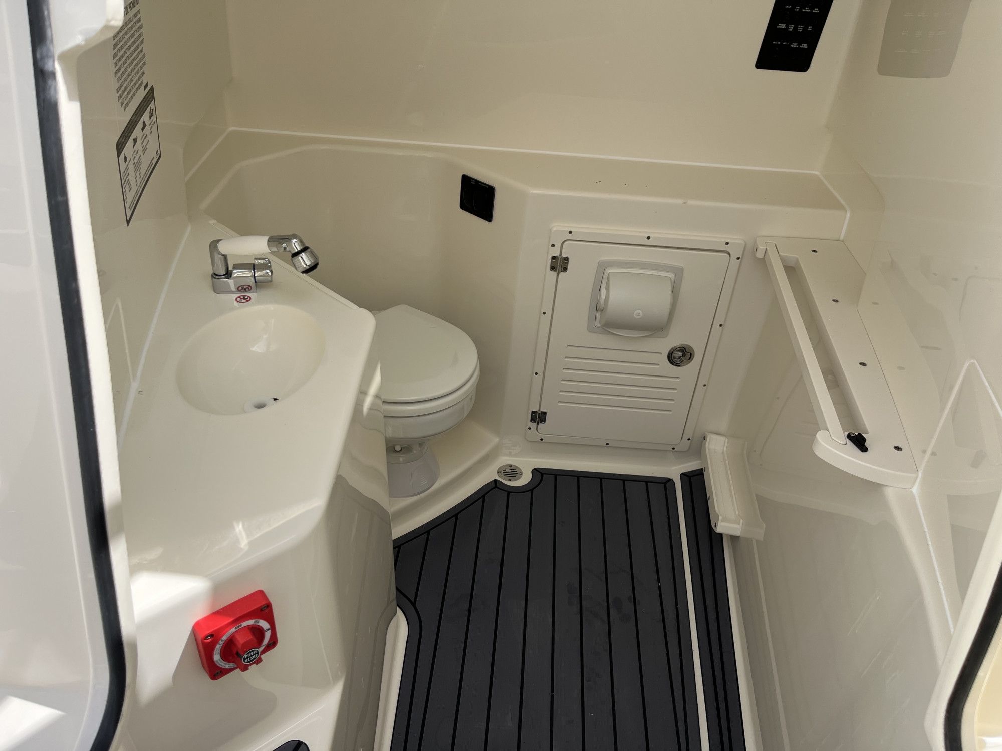 2026 Cobia 305 Center Console - 32