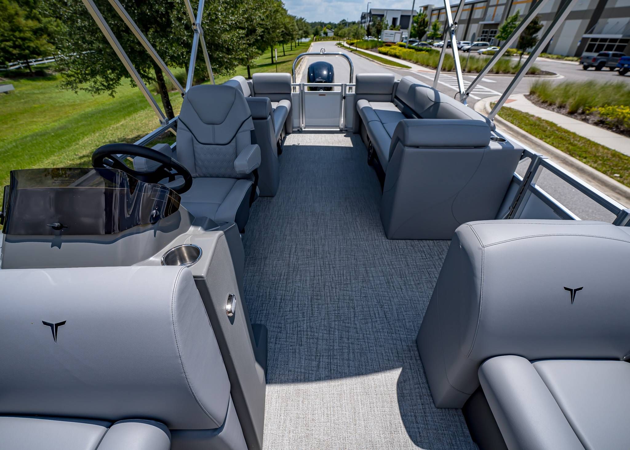 2025 Tahoe Pontoon SLT 23' Quad Lounge - 11