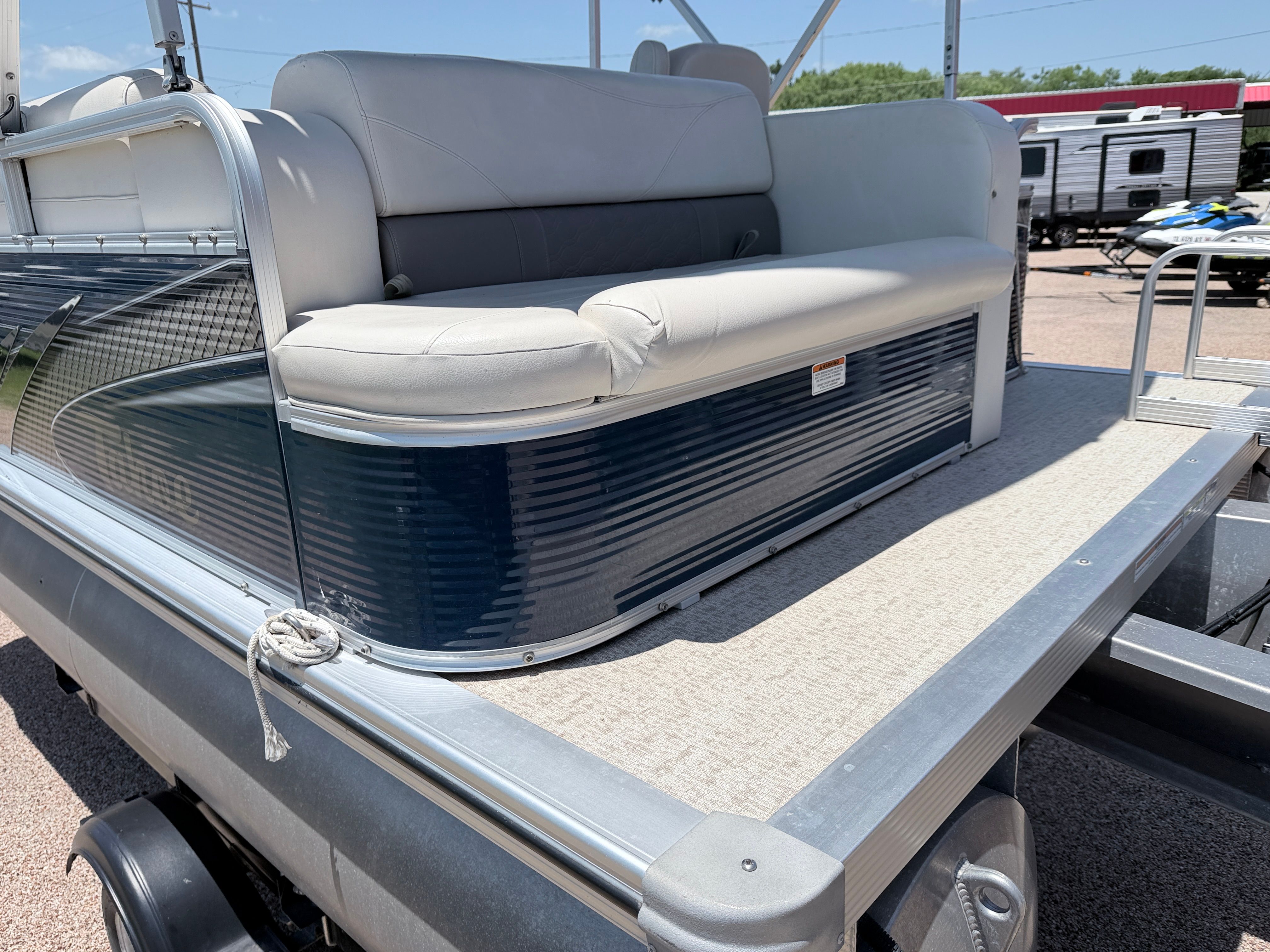 2019 Tracker Tahoe - 4