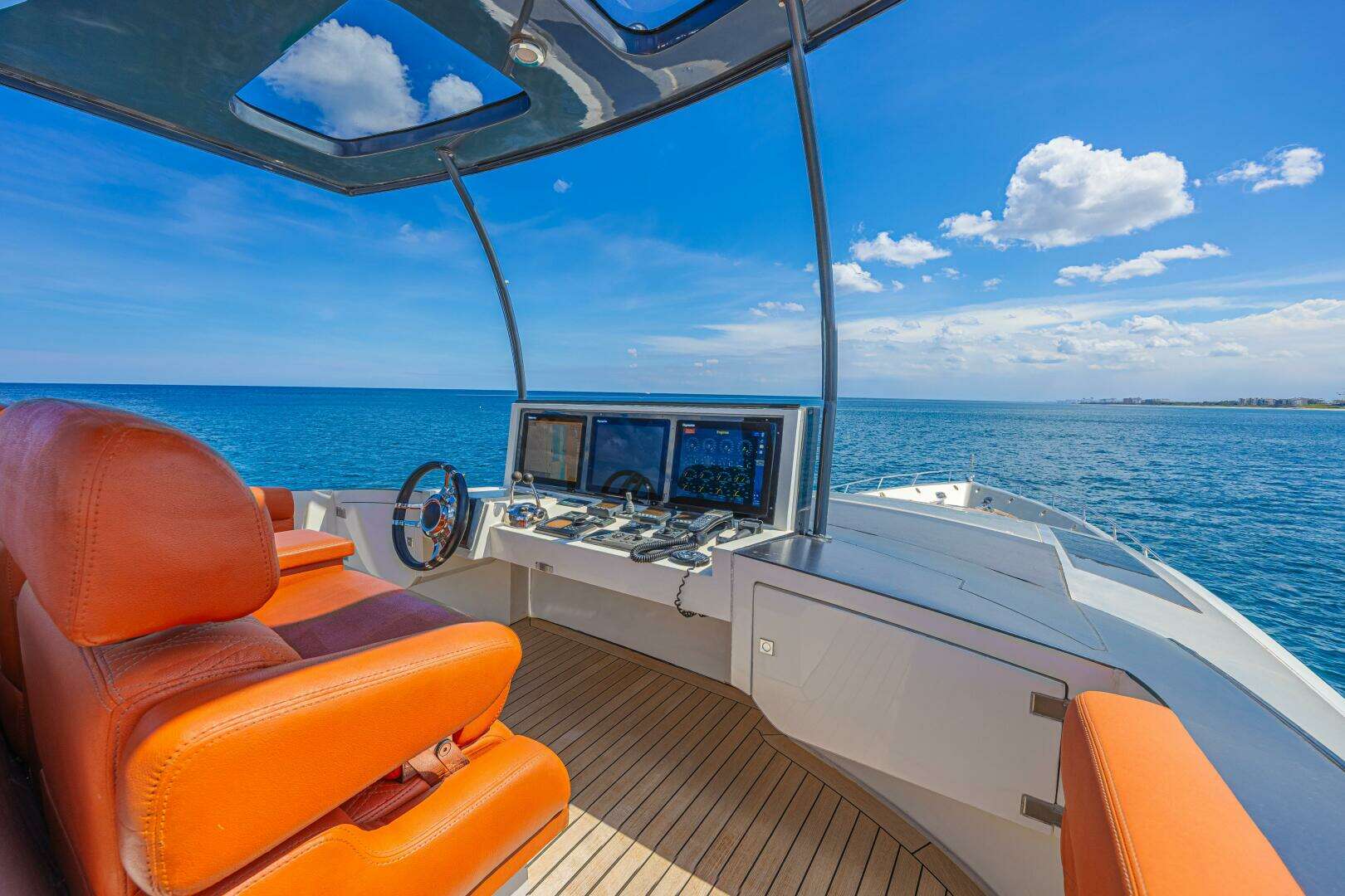 2010 Lazzara Yachts LSX 92 - Image 20