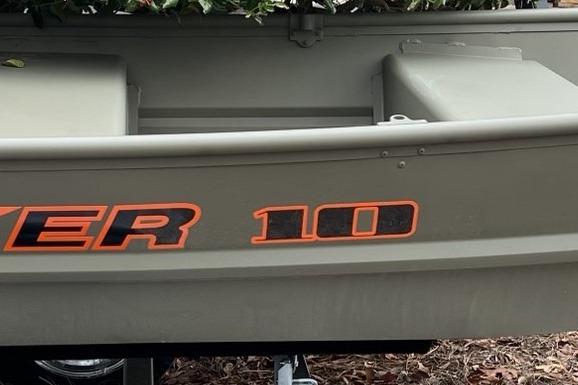 2026 Tracker Grizzly 10 Jon