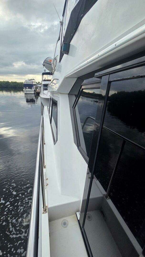 1998 Navigator 5300 - Image 12