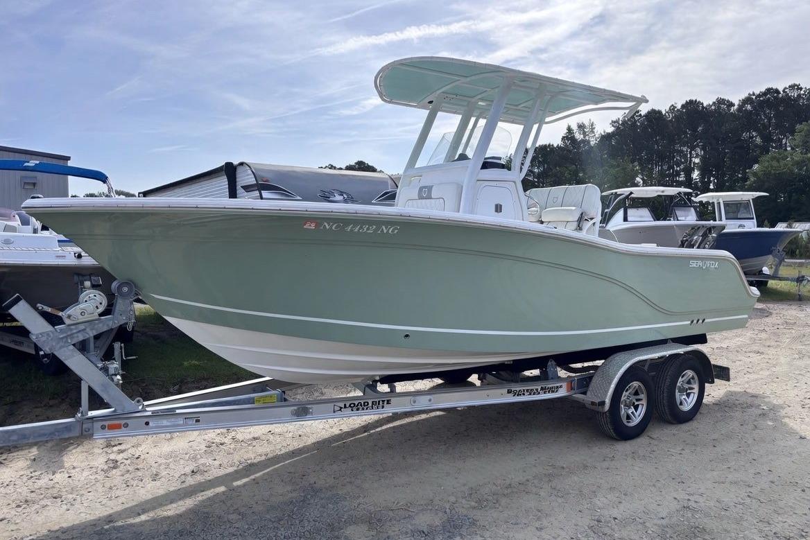 2025 Sea Fox 228 Commander