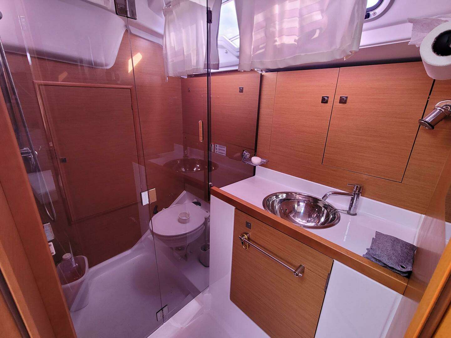 2014 Jeanneau 379 - Image 47