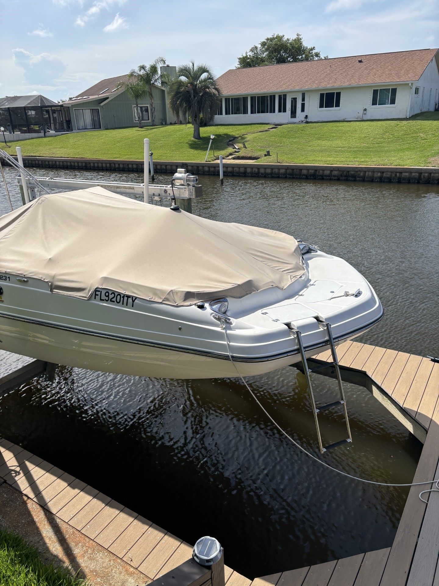 2025 Hurricane SunDeck Sport 231 OB