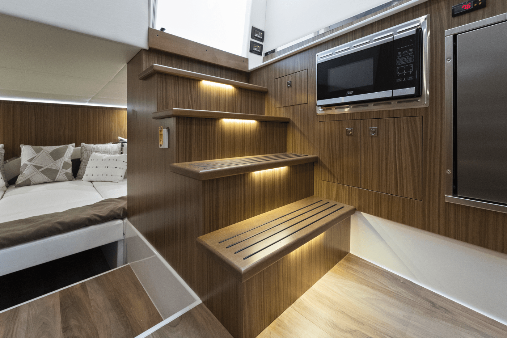 2026 Cruisers Yachts 50GLS OB - Image 25
