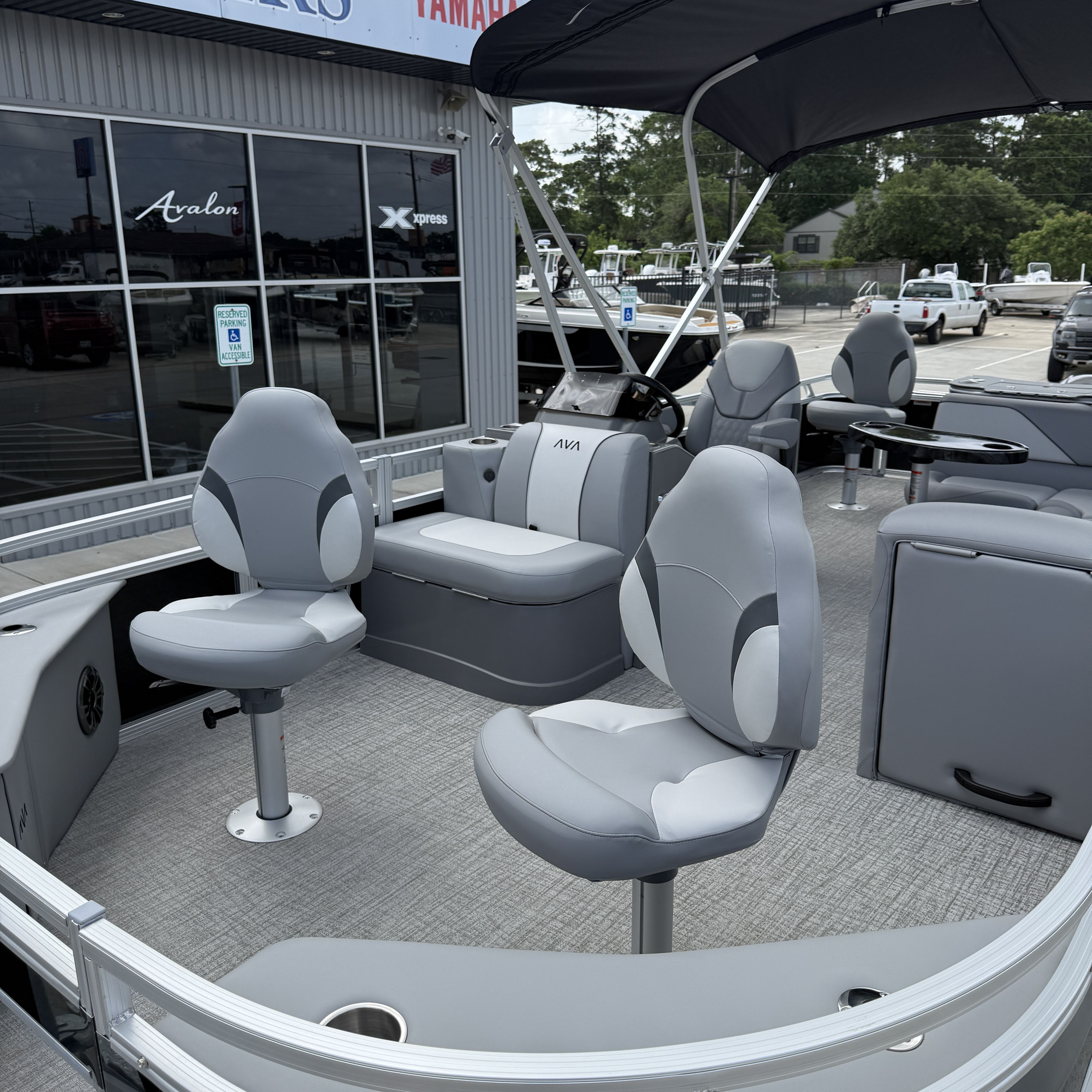 2026 Avalon Venture 85 Rear Fish - 21' - 8