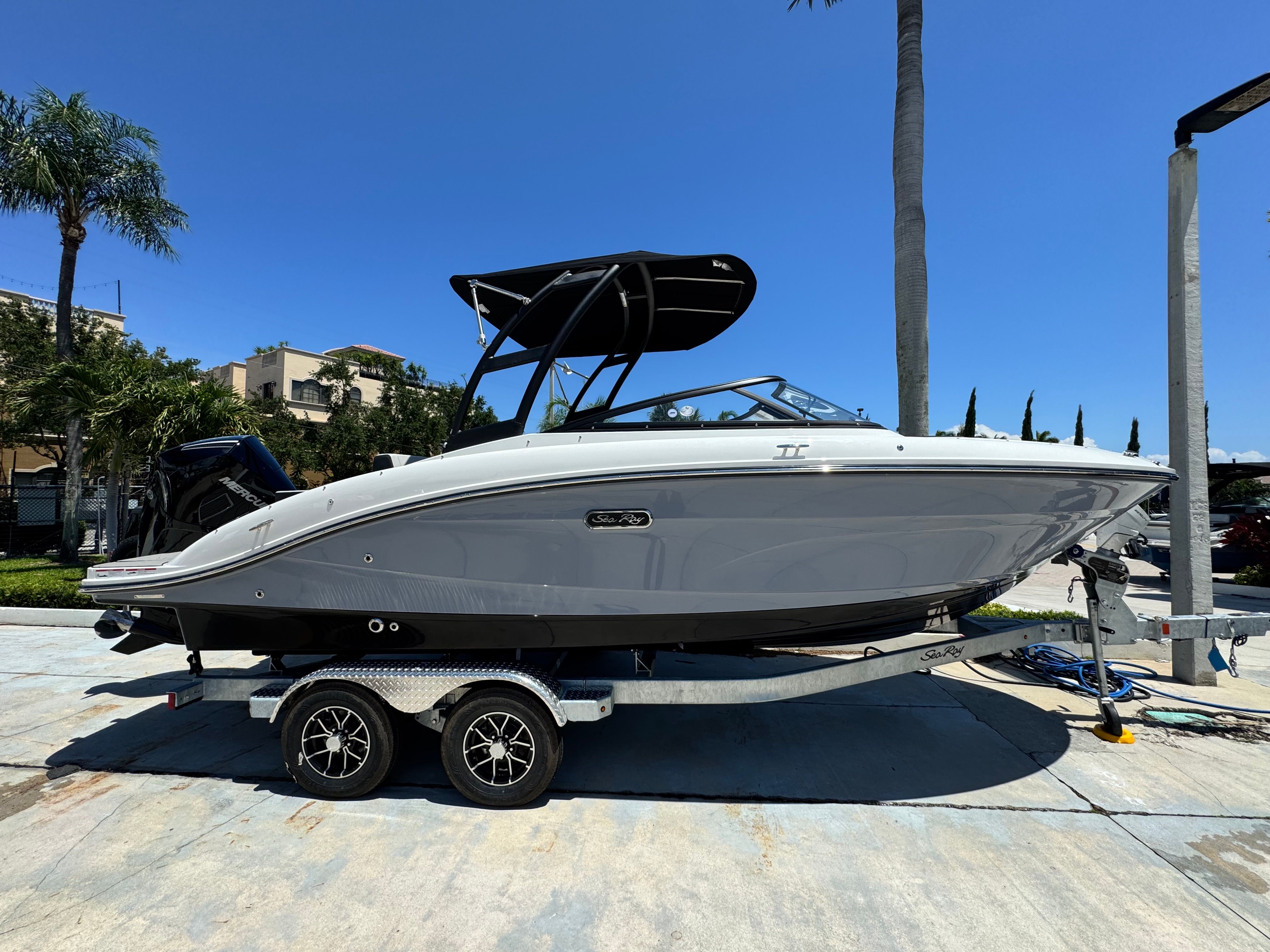 2026 Sea Ray SPX 210 Outboard