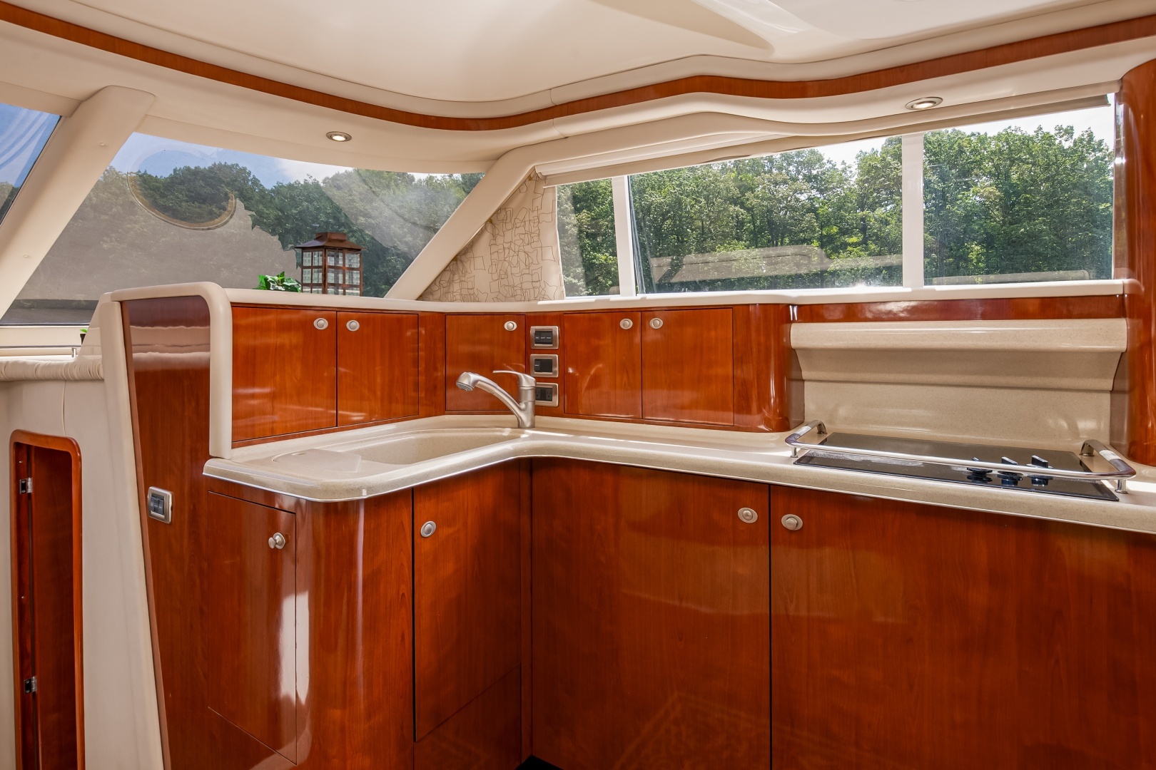 2004 Sea Ray 480 Sedan Bridge - Image 29