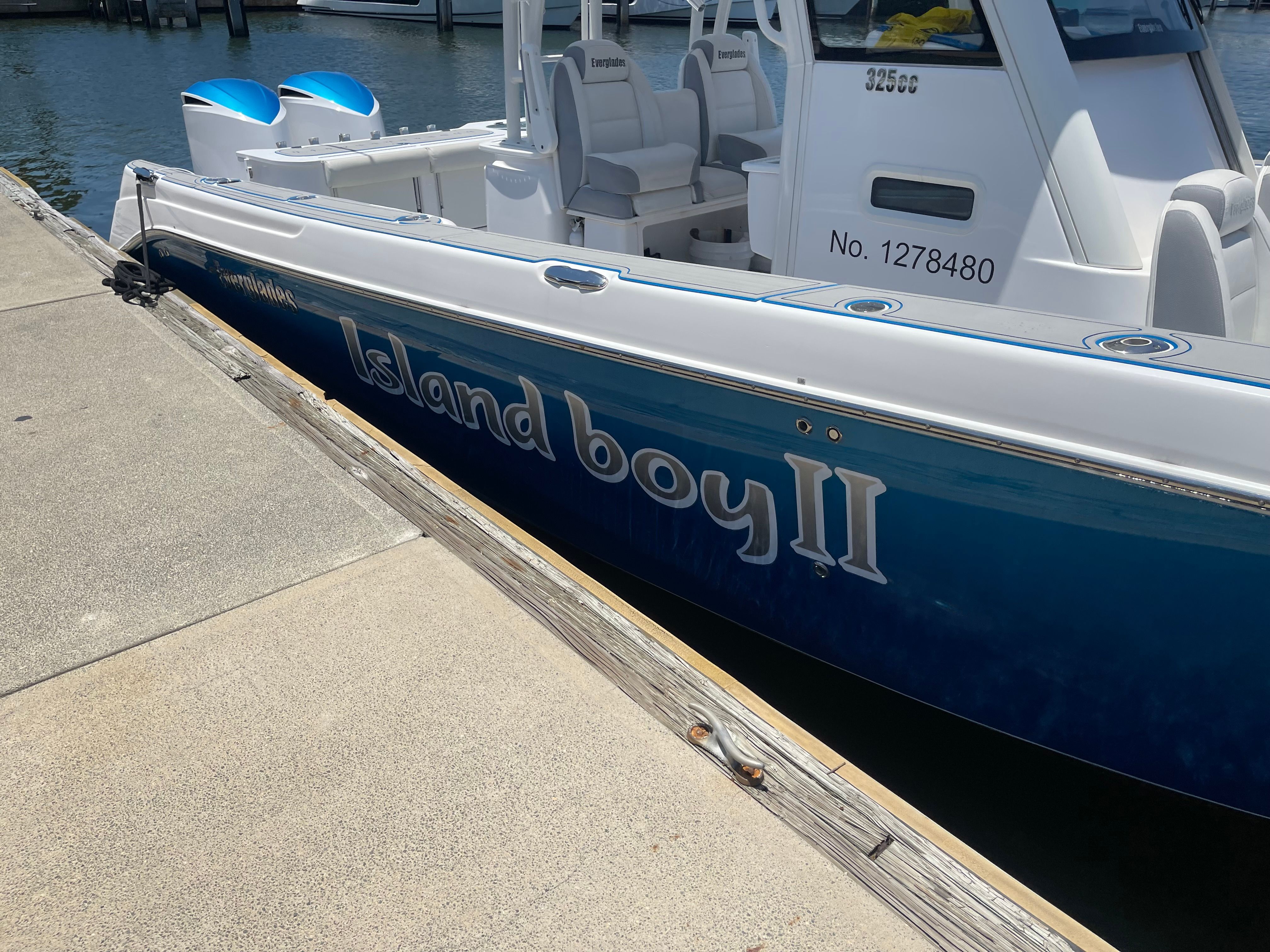 2017 Everglades 325 Center Console - 27
