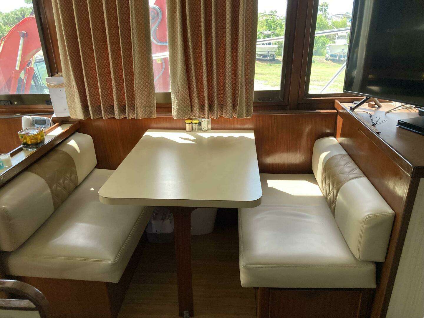 1985 Hatteras Sport Fish - Image 25