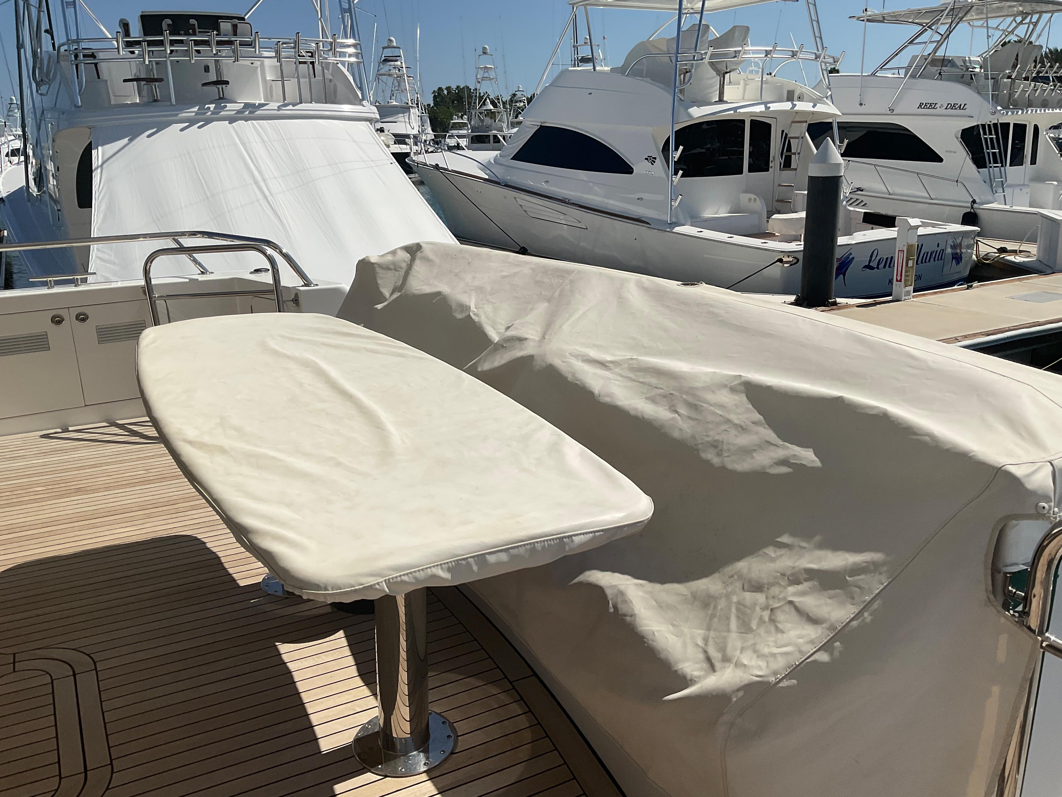 COCKPIT SEATING COVERED