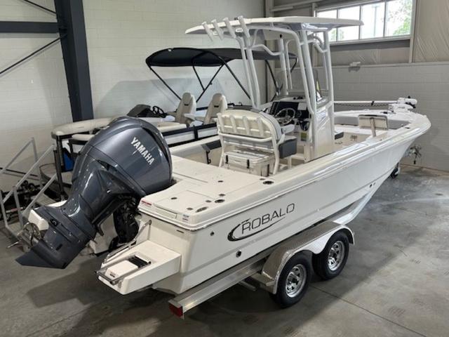 2025 Robalo 226 Cayman - 2