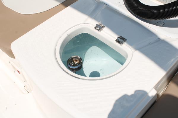 Livewell on 2023 Sundance DX20 boat, featuring a white and beige design.