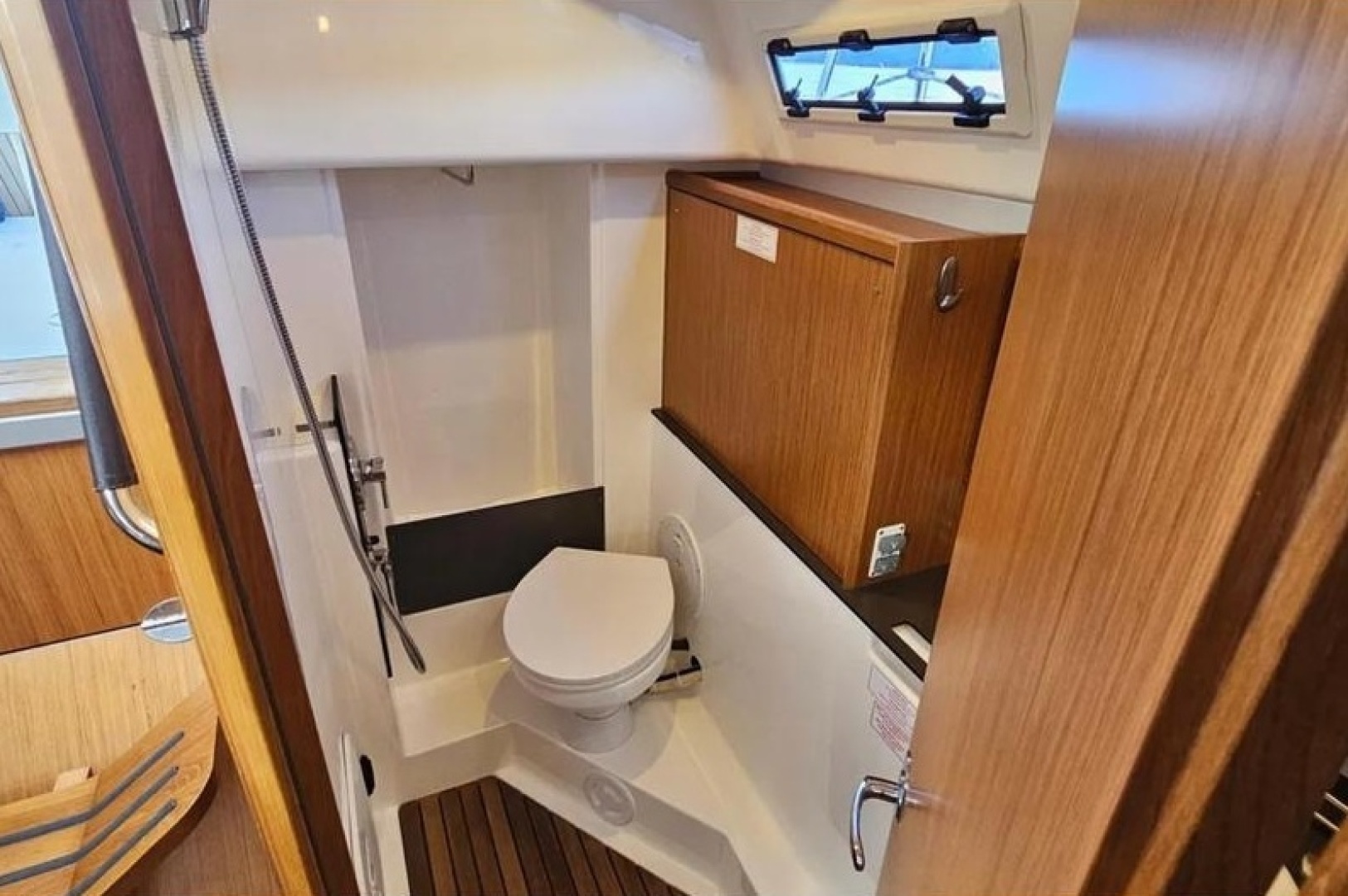 2021 Bavaria Cruiser 34 - Image 6