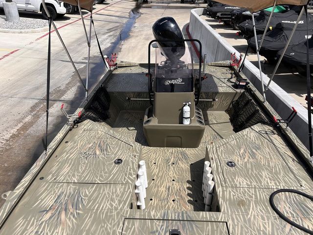 2021 Tracker Grizzly 2072 CC - 10