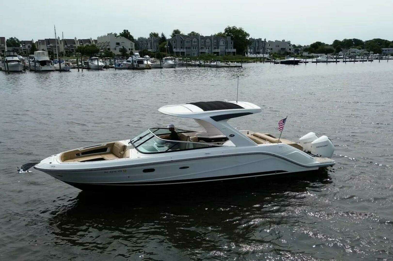 2023 Sea Ray SLX 310 Outboard - Image 2
