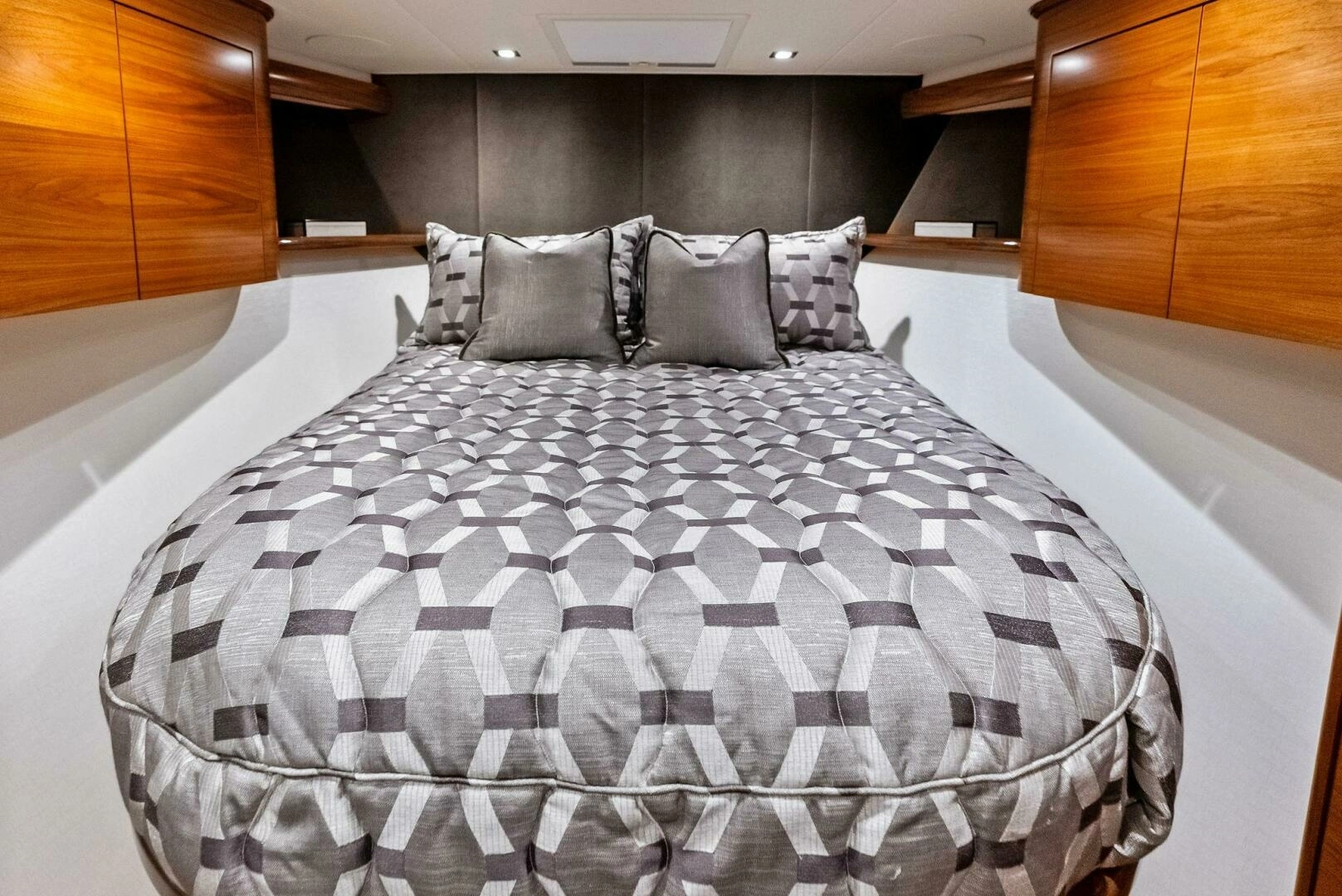 2023 Viking 64 Convertible - Image 31