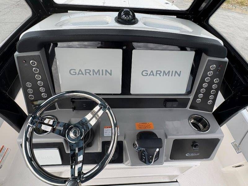 2026 Robalo 266 Cayman - 45
