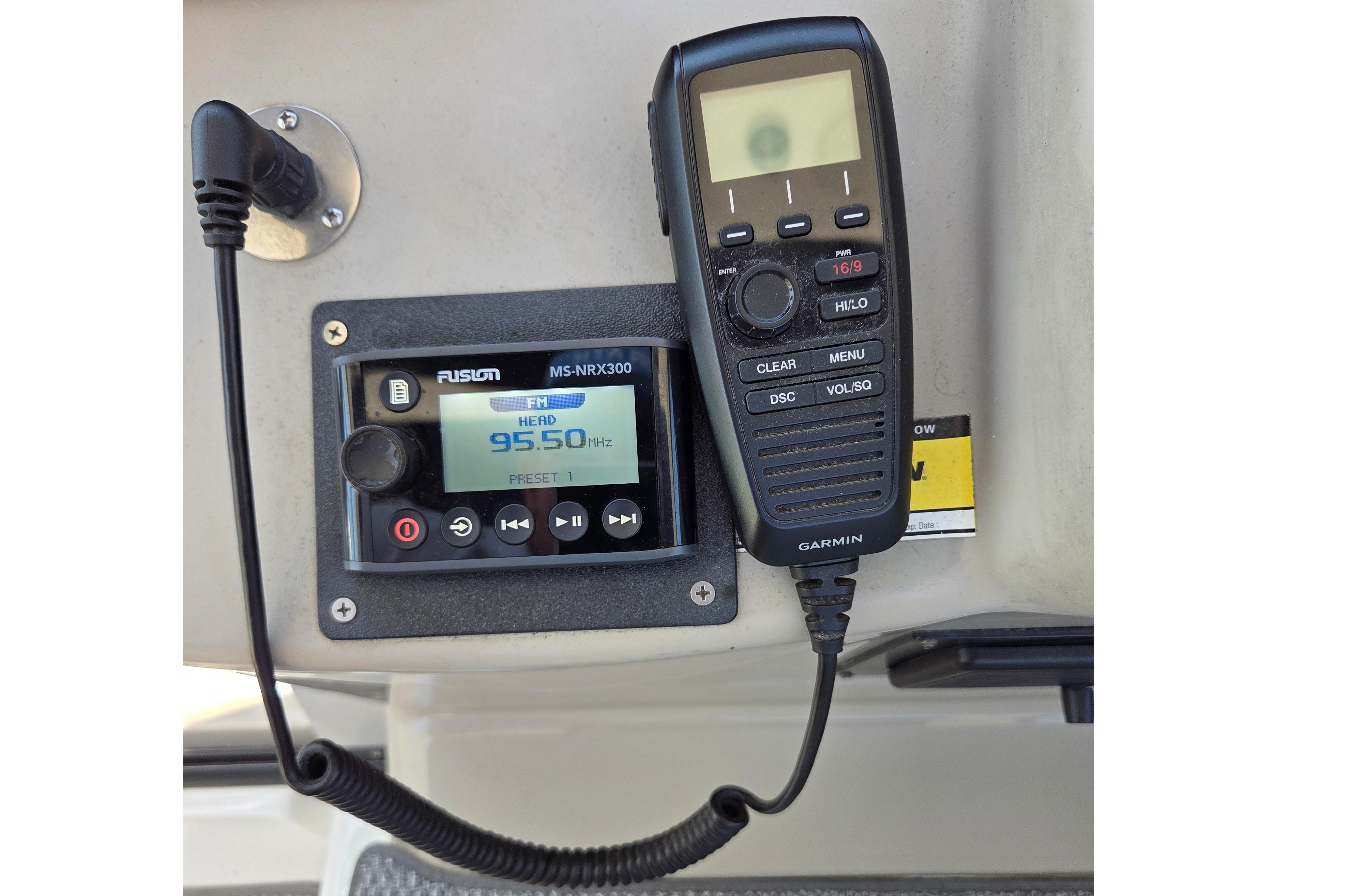 Fusion MS-NRX300 radio and Garmin device on 2006 Sea Ray Sundancer 320 boat.