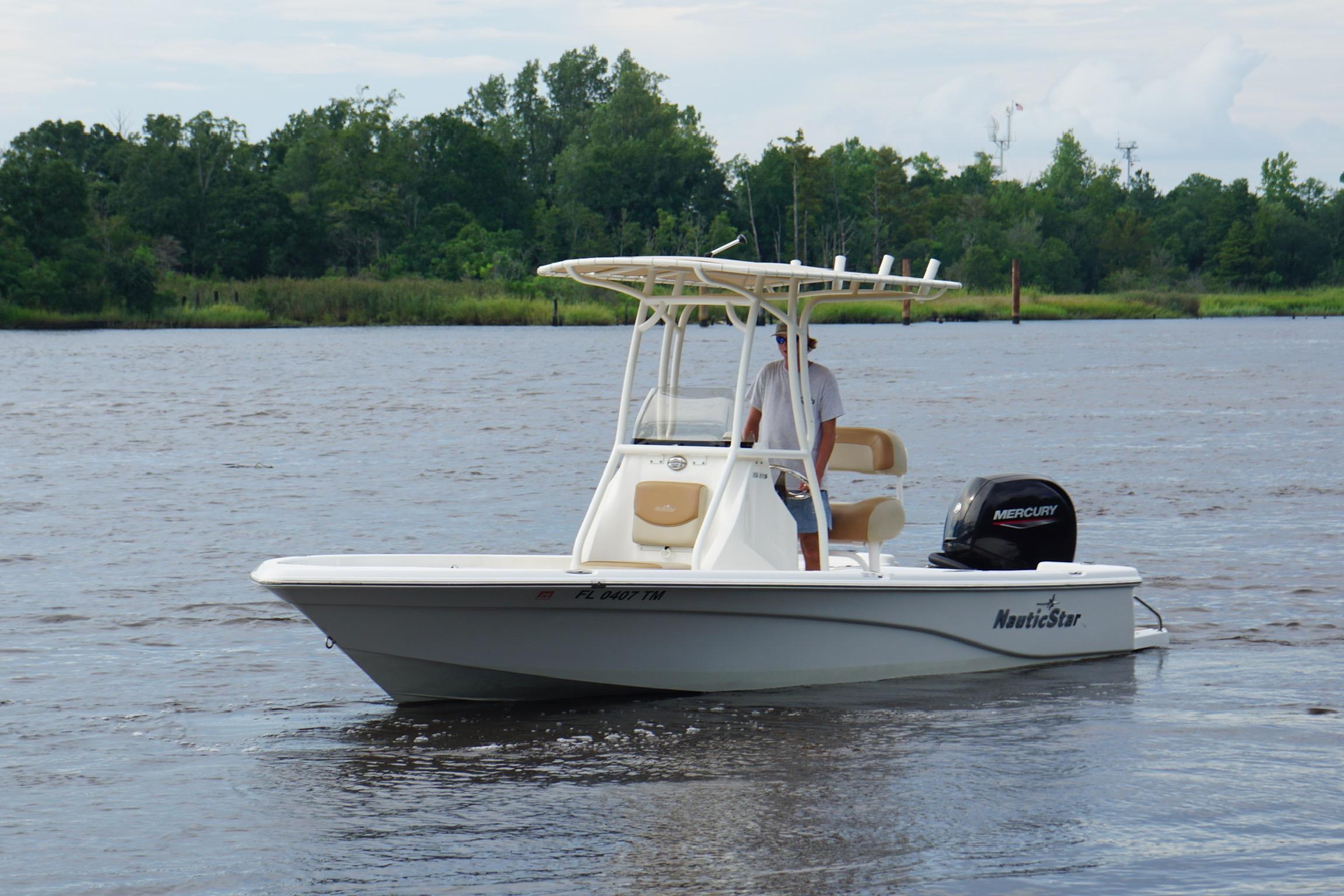 2023 NauticStar 215 XTS