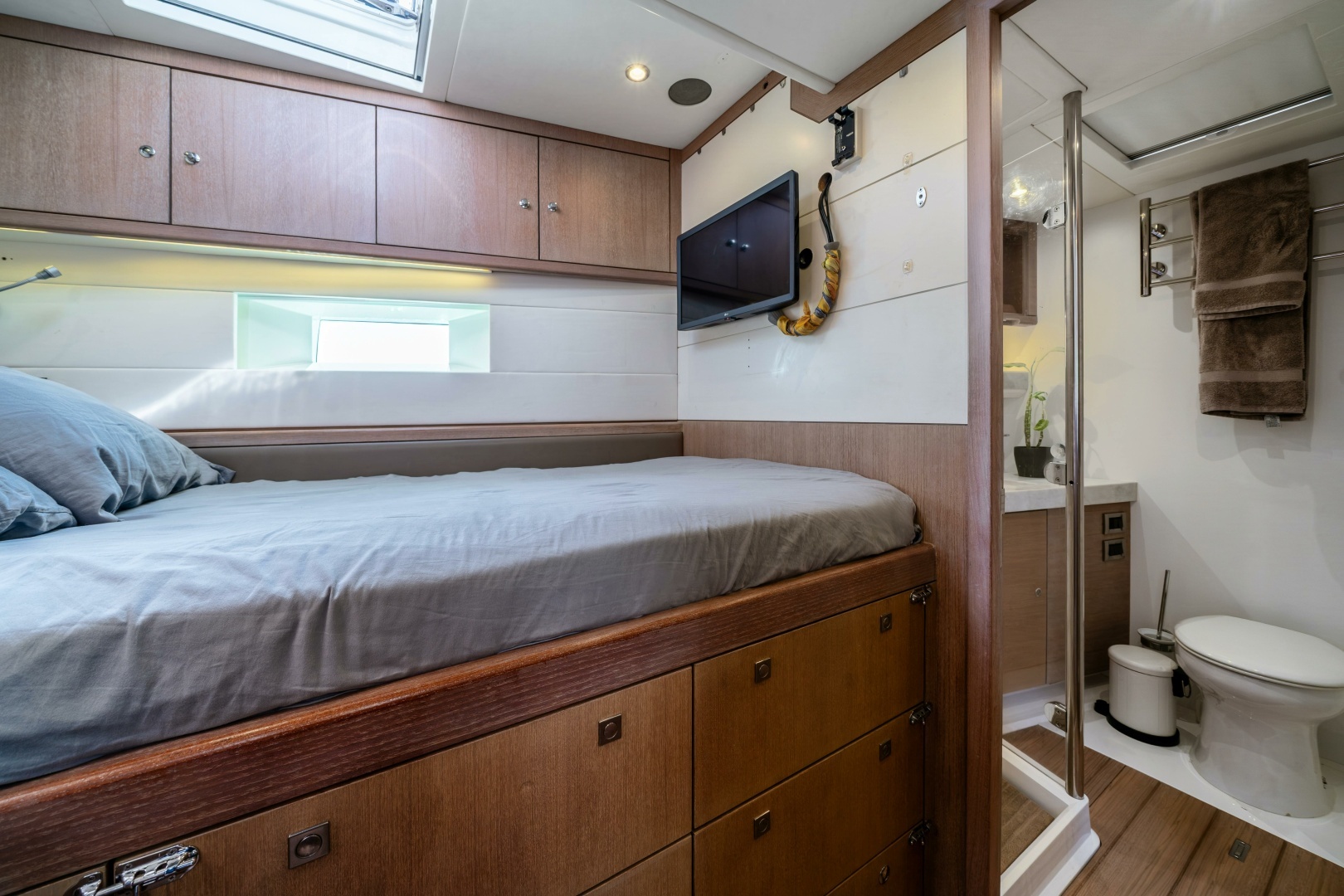 2013 Oyster Yachts Oyster 885 - Image 51