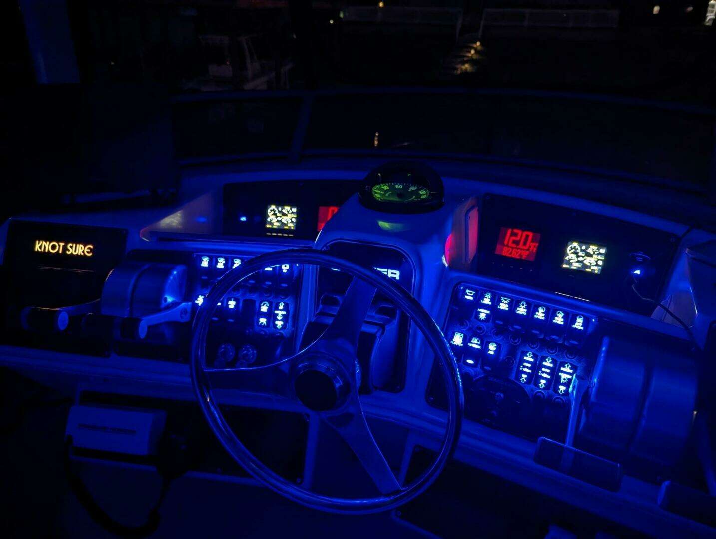 1996 Carver 455 Aft Cabin - Image 3