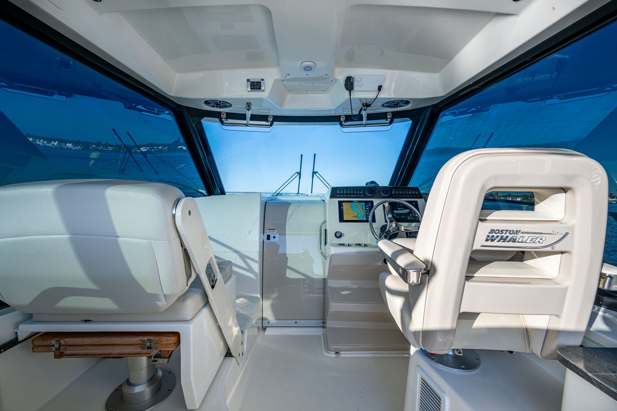 2023 BOSTON WHALER 325 CONQUEST - Image 31